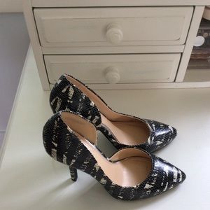 BCBG Black/white pointed heels